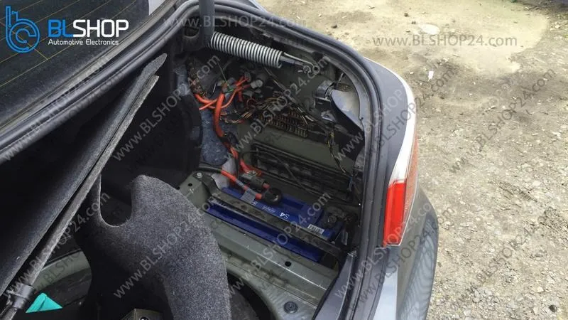 Gdzie znajdziesz akumulator w BMW E60? Praktyczny przewodnik dla kierowców