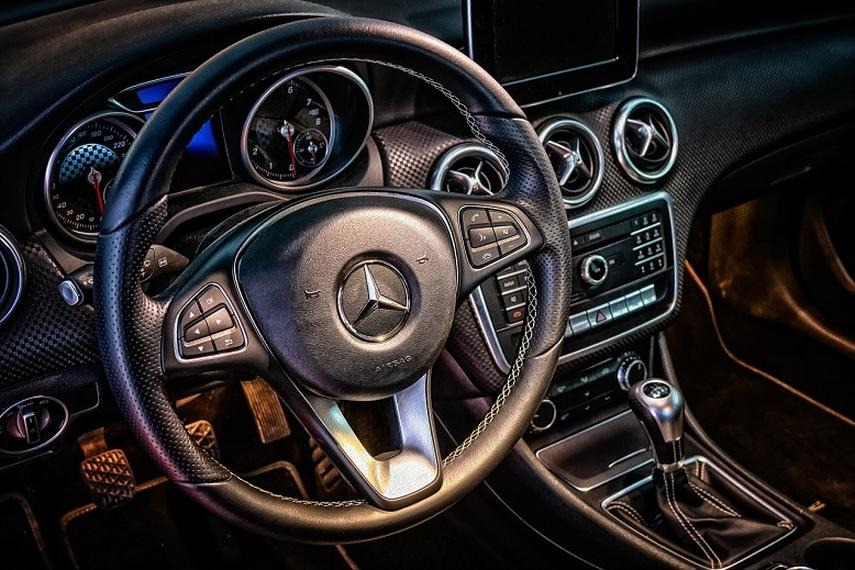 Jak bezpłatnie sprawdzić VIN Mercedesa? Szybka weryfikacja historii auta