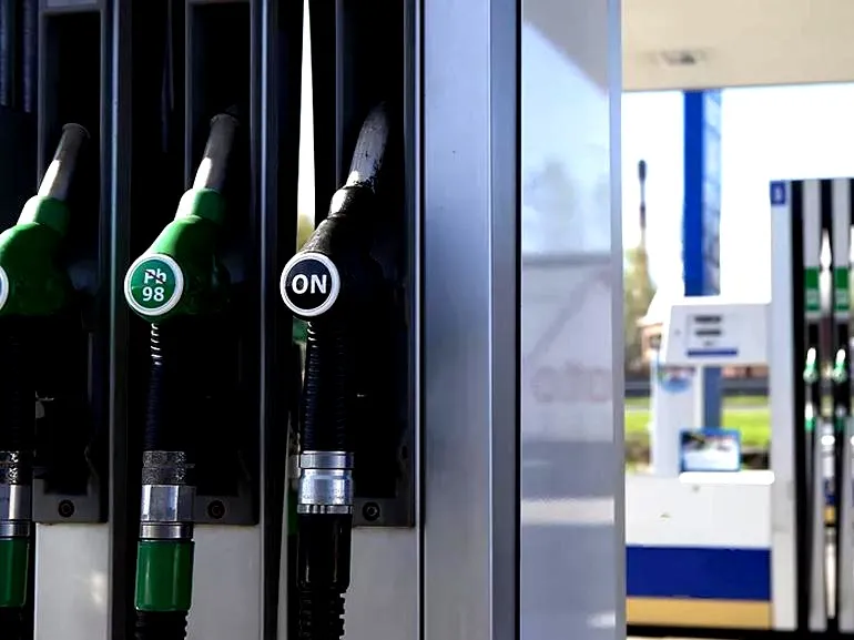 Jak rozpoznać diesel czy benzyna: proste sposoby dla każdego kierowcy