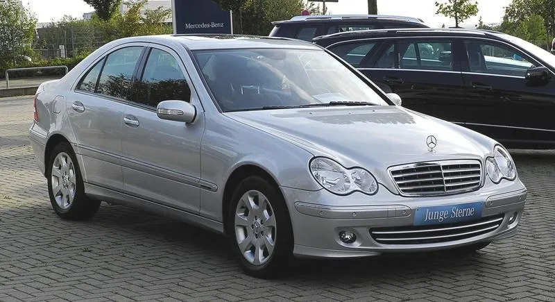 Jak z łatwością podłączyć telefon do Mercedesa W203?