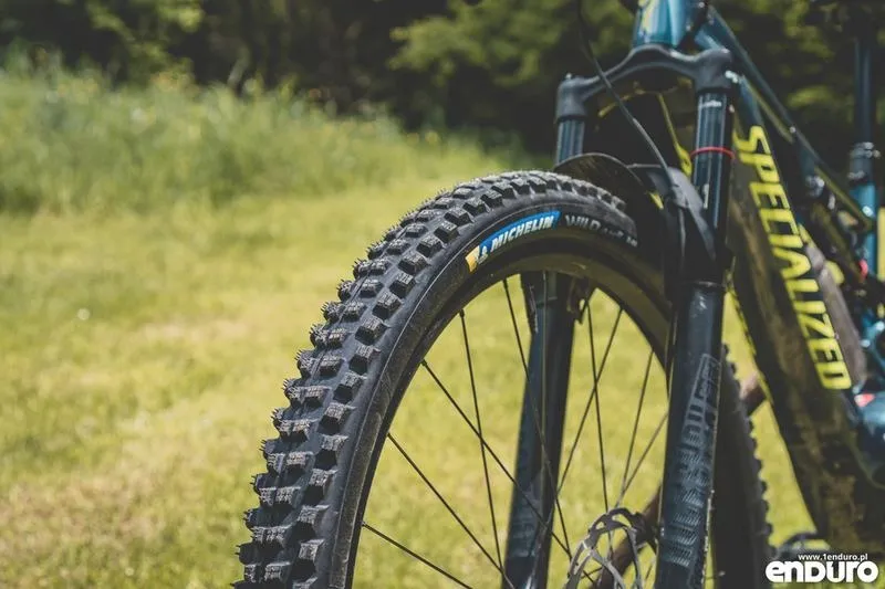 Jakie opony do enduro MTB wybrać? Bieżnik, szerokość i mieszanka