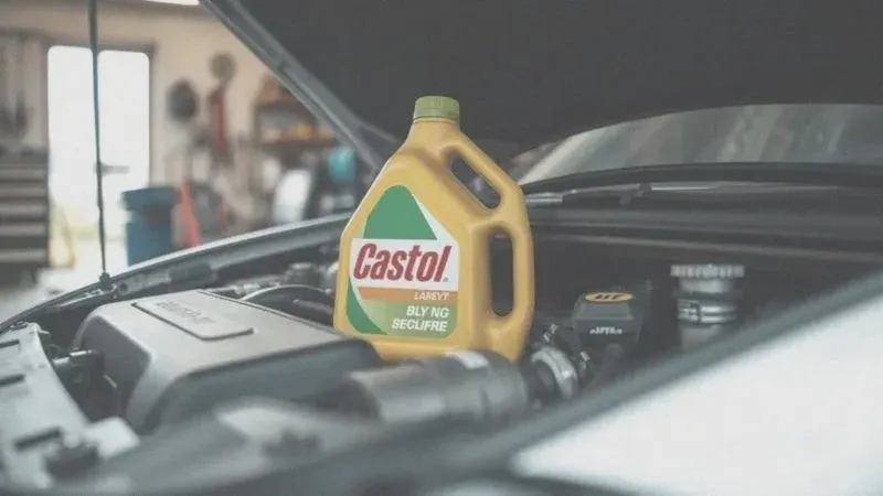 Motul czy Castrol 5W30 – jaki olej gwarantuje lepszą ochronę silnika?