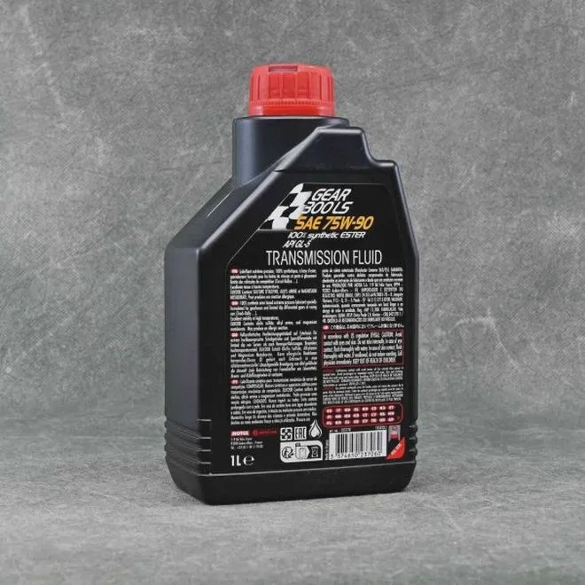 Motul Gear 300 – skuteczna ochrona skrzyni biegów przed zużyciem