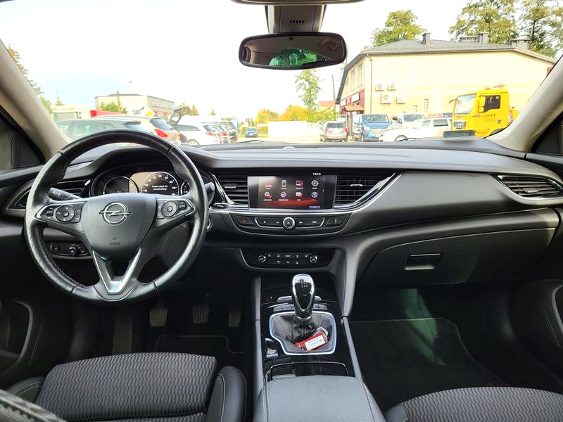 Opel Insignia – opinie i wybór najlepszego silnika