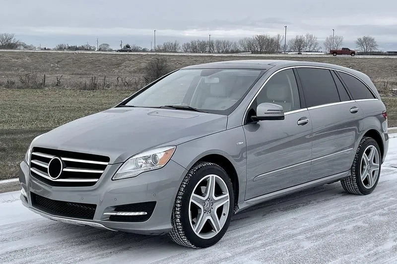 Lokalizacja akumulatora Mercedes R