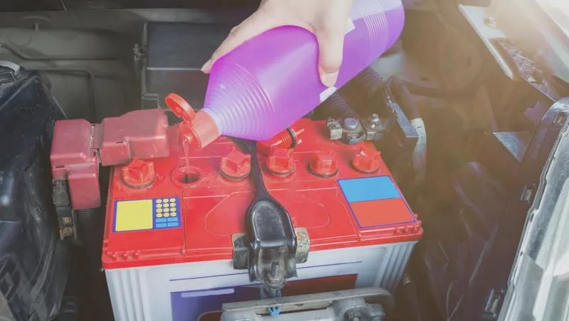 Poziom elektrolitu w akumulatorze